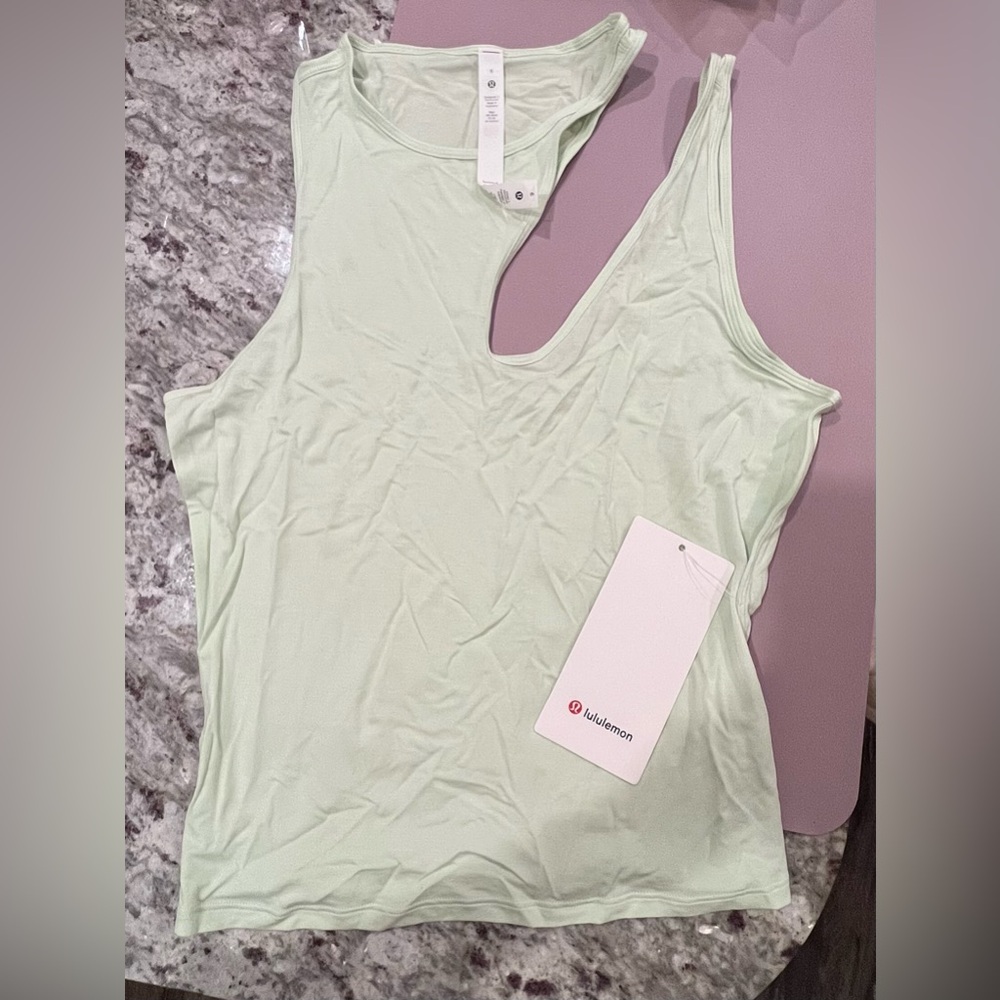 Brand new lululemon shoulder cut out tank size 6 with tag and bag